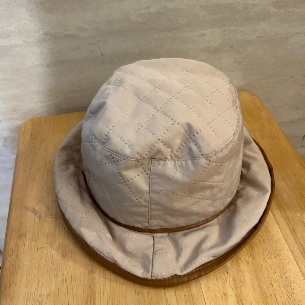 Vince Camuto Quilted Cream Bucket Hat with Tan Trim and Gold Emblem